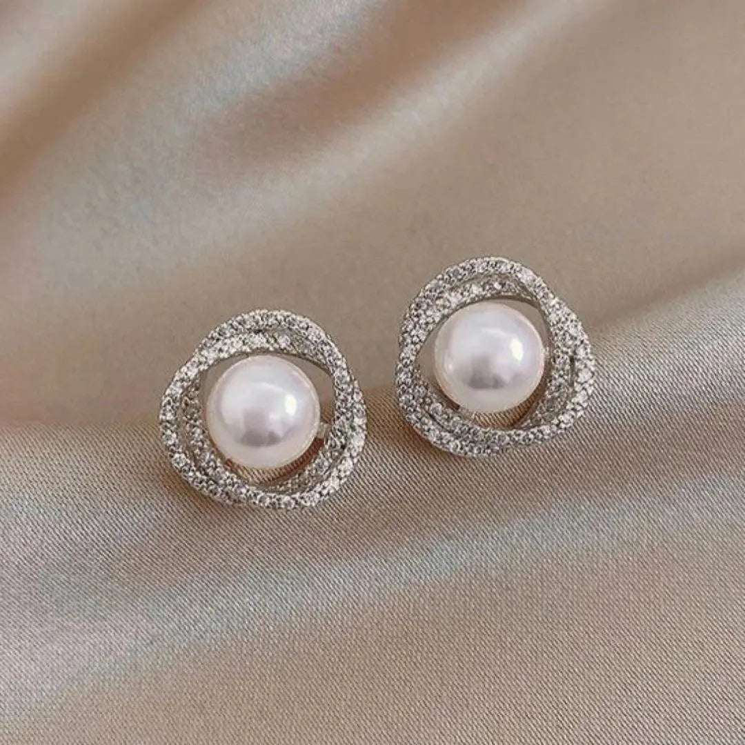 Brincos espirais brilhantes com pérolas elegantes
