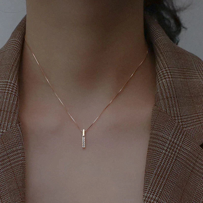 Colar Elegante com Zircónias em Ouro
