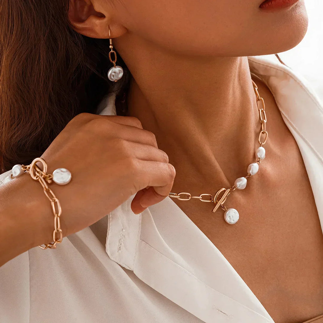 Conjunto de Colar, Pulseira e Brincos em Pérolas Paperclip Elegantes