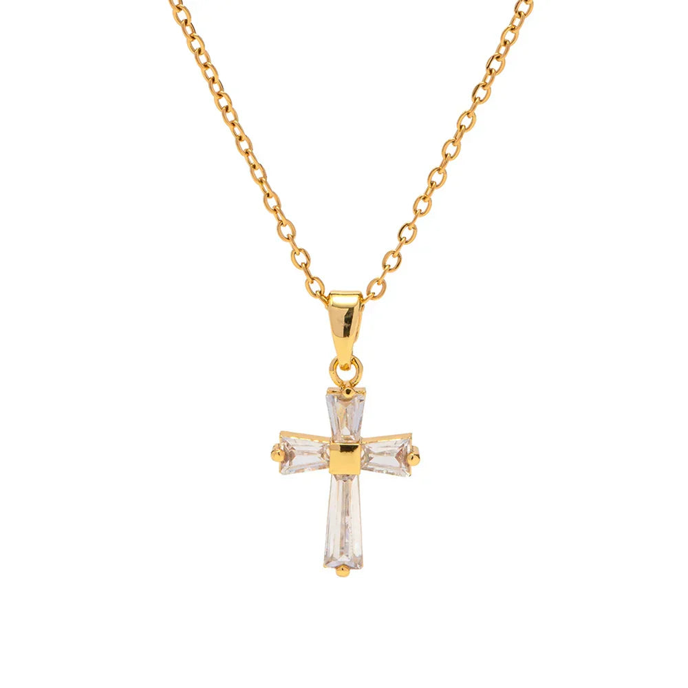 Colar com Pendente em Cruz de Diamantes Delicados