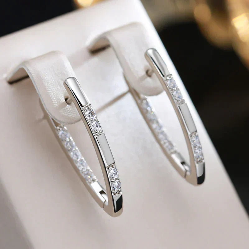 Brincos Elegantes em Zircônia Dourada