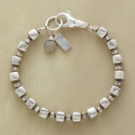 Pulseira Vintage de Contas Cúbicas em Prata
