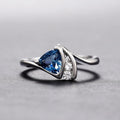 Anel Vintage de Pedra Trillion Azul em Prata