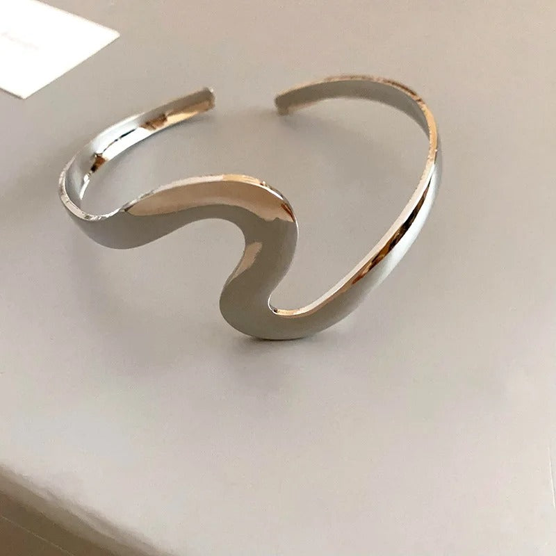 Pulseira Vintage de Prata Torcida Aberta com Ondas