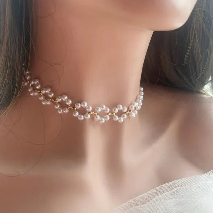 Colar Choker com Margarida Floral em Pérolas